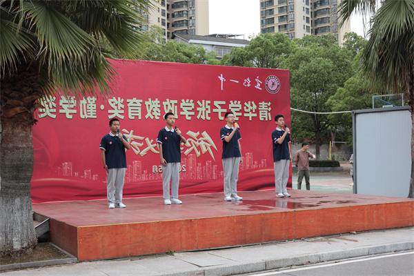 歌声送祝福 拼搏筑未来  